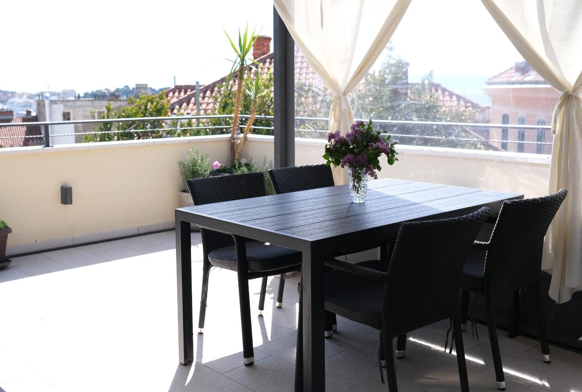 Prime Location Penthouse Apt With A Large Terrace Split Exterior photo