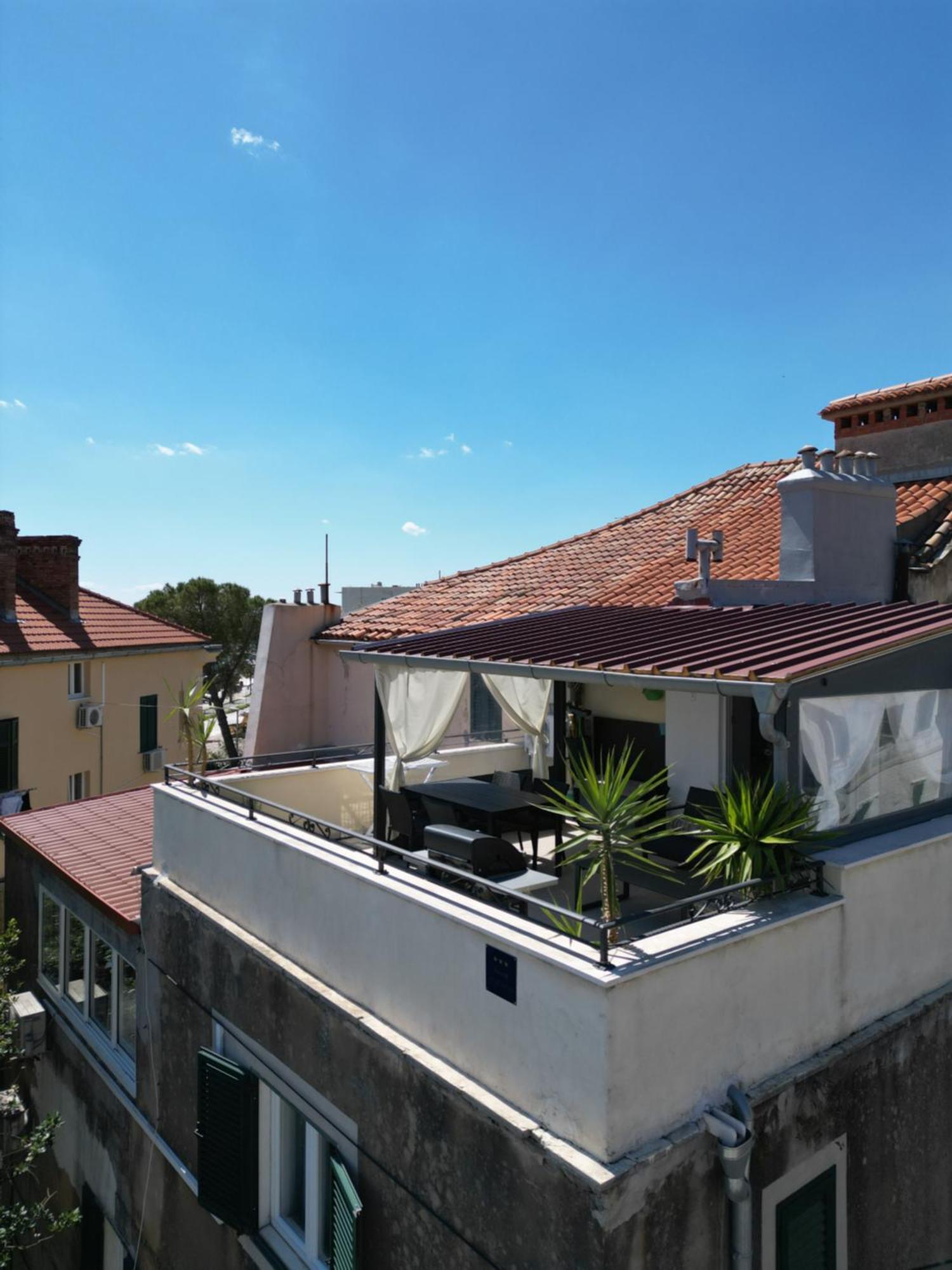 Prime Location Penthouse Apt With A Large Terrace Split Exterior photo